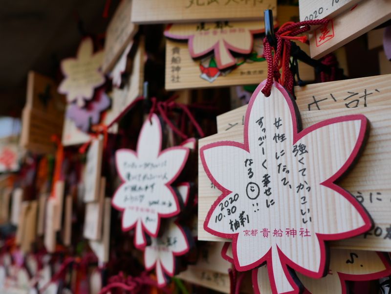 京都のパワースポット 貴船神社に秋の西日さす Alis