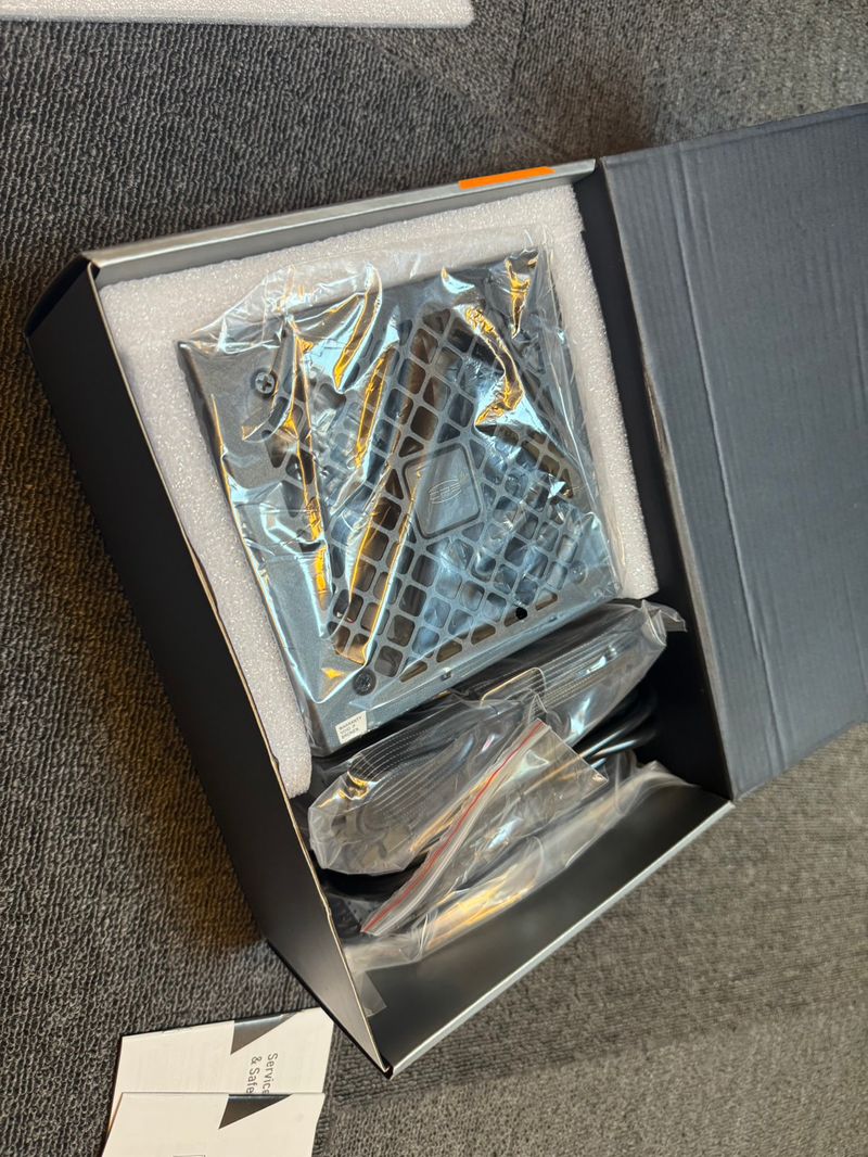 PC COOLERの電源】フルプラグイン＆取り回しやすいケーブルの最新1000W